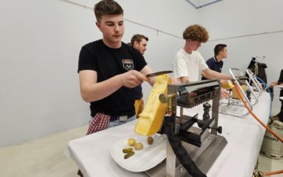 👨‍🎓 Unsere Lehrlinge in Aigle haben ihr Raclette-Diplom erhalten!